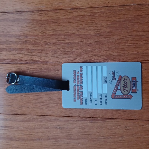 Tito's metal luggage tag - Picture 3 of 4